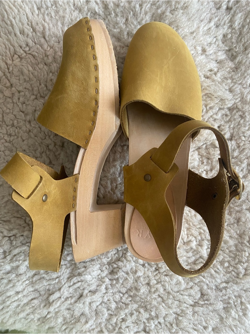 Bryr “Emma” clogs in fennel